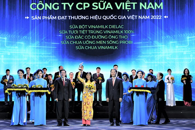 Thương hiệu trị giá 2,8 tỷ USD Vinamilk tiếp tục được vinh danh Thương hiệu quốc gia 2022-2024