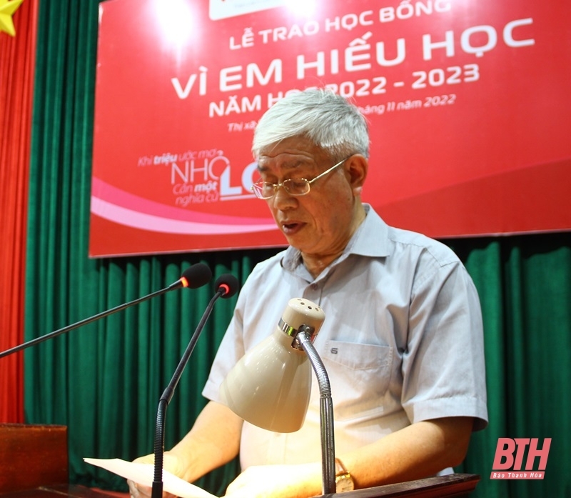 Trao 120 suất học bổng “Vì em hiếu học” năm học 2022-2023