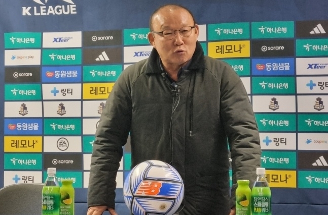 HLV Park bảo vệ Văn Toàn sau trận thua ở Hàn Quốc