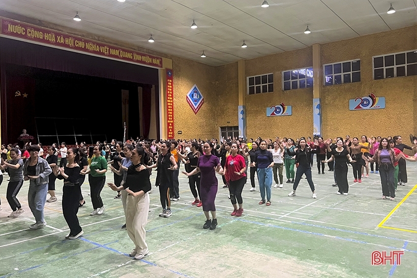 Sẵn sàng để thí sinh tỏa sáng trong đêm chung kết “Áo dài với quê hương Hà Tĩnh” Sẵn sàng để thí sinh tỏa sáng trong đêm chung kết “Áo dài với quê hương Hà Tĩnh”