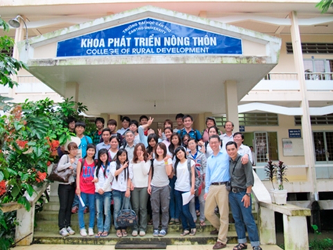 Cánh cửa đại học rộng mở cho thí sinh tỉnh Hậu Giang đến học tại Trường Đại học Cần Thơ Cánh cửa đại học rộng mở cho thí sinh tỉnh Hậu Giang đến học tại Trường Đại học Cần Thơ