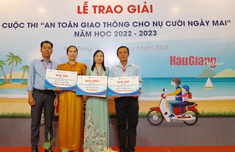 Giáo viên, học sinh Hậu Giang đạt 60 giải thưởng tại Cuộc thi “An toàn giao thông cho nụ cười ngày mai” cấp quốc gia Giáo viên, học sinh Hậu Giang đạt 60 giải thưởng tại Cuộc thi “An toàn giao thông cho nụ cười ngày mai” cấp quốc gia