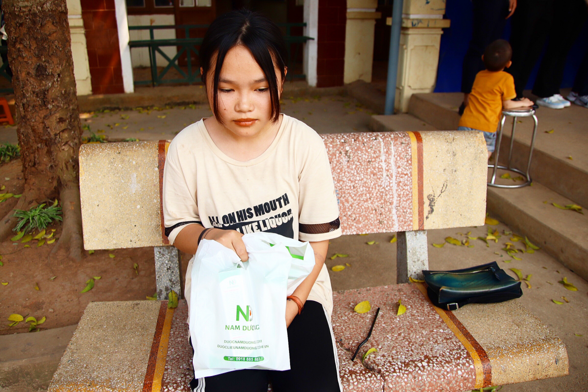 Dược Mỹ Phẩm Nam Dương trao tặng 700 suất quà cho các em nhỏ vùng biên giới Dược Mỹ Phẩm Nam Dương trao tặng 700 suất quà cho các em nhỏ vùng biên giới