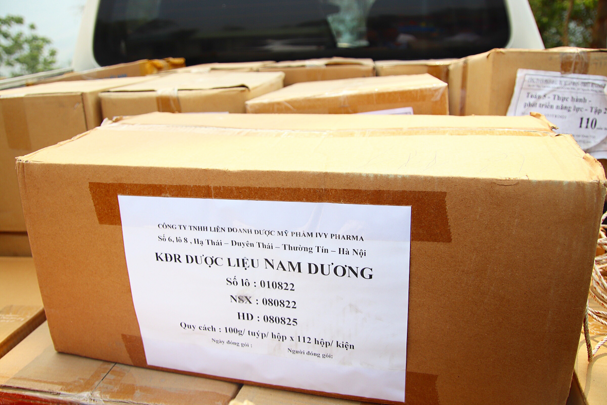 Dược Mỹ Phẩm Nam Dương trao tặng 700 suất quà cho các em nhỏ vùng biên giới Dược Mỹ Phẩm Nam Dương trao tặng 700 suất quà cho các em nhỏ vùng biên giới