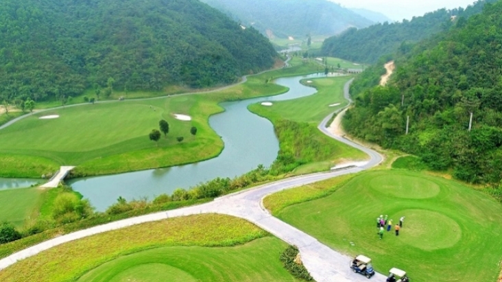 Hòa Bình: Quy hoạch tới 40 sân golf, cam kết không dùng đất rừng