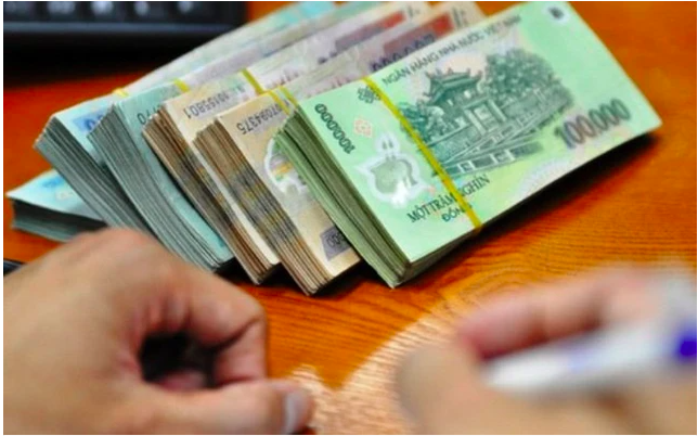 Gửi tiết kiệm ngân hàng kỳ hạn 12 tháng cao nhất chỉ còn 6,8%/năm