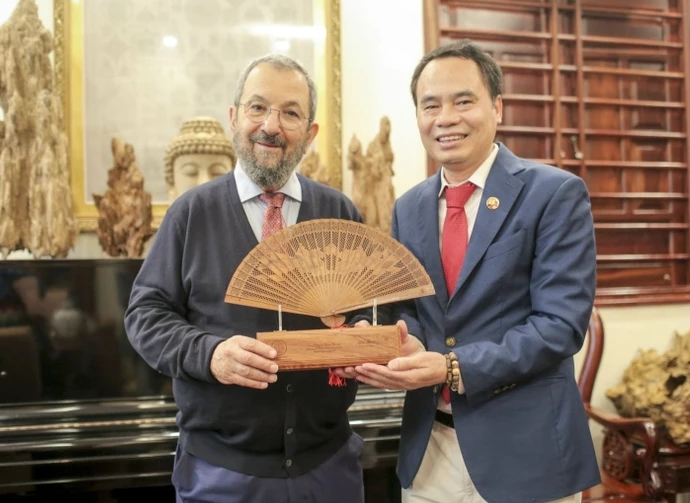 Vượt “cơn gió ngược” và những duyên lành của đất nước Vượt “cơn gió ngược” và những duyên lành của đất nước