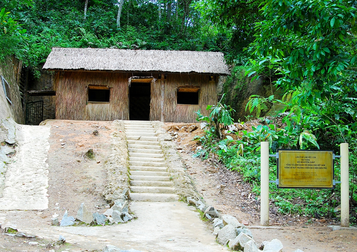Sở Chỉ huy chiến dịch Điện Biên Phủ - Căn cứ bí mật ẩn sâu trong rừng già Sở Chỉ huy chiến dịch Điện Biên Phủ - Căn cứ bí mật ẩn sâu trong rừng già
