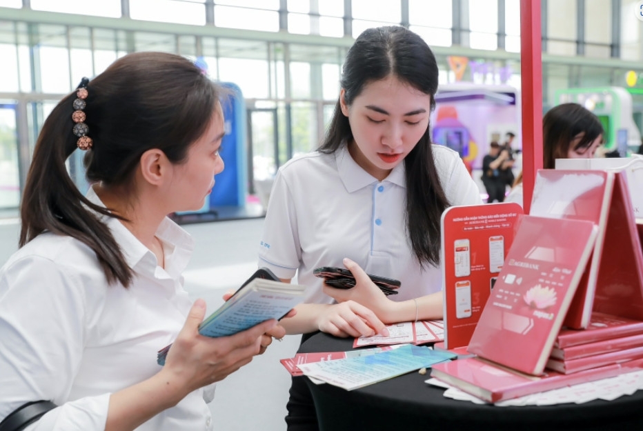 Các giải pháp công nghệ hiện đại được Agribank trình diễn tại sự kiện Chuyển đổi số ngành Ngân hàng năm 2024