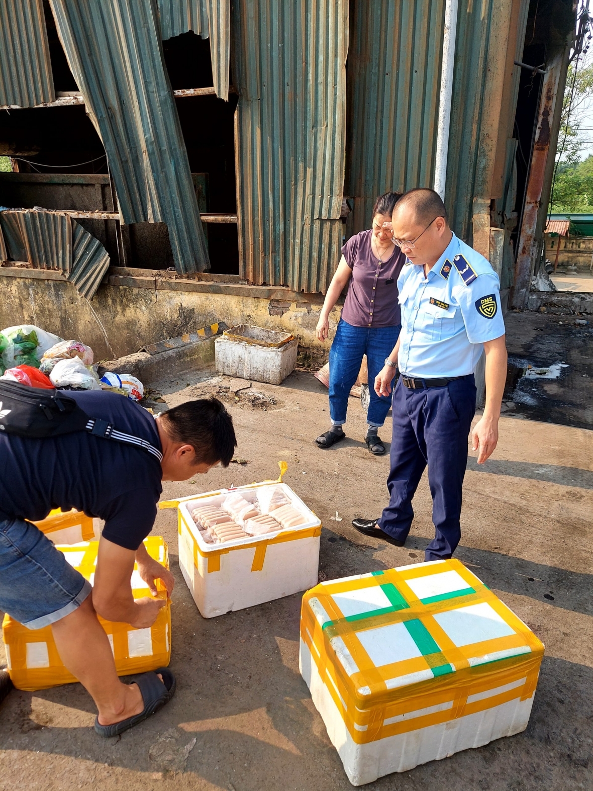 Nguy cơ mất an toàn thực phẩm từ đồ nướng buffet vỉa hè Nguy cơ mất an toàn thực phẩm từ đồ nướng buffet vỉa hè
