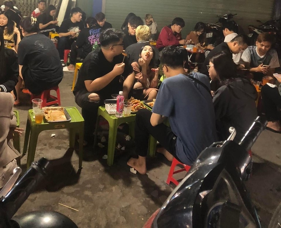 Nguy cơ mất an toàn thực phẩm từ đồ nướng buffet vỉa hè Nguy cơ mất an toàn thực phẩm từ đồ nướng buffet vỉa hè