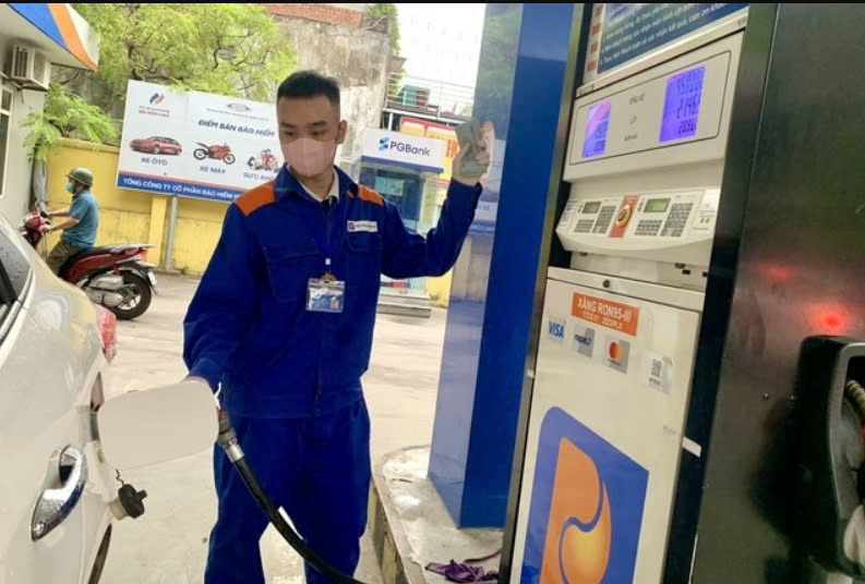 Giá xăng dầu đồng loạt tăng cao từ 15 giờ ngày 7.11