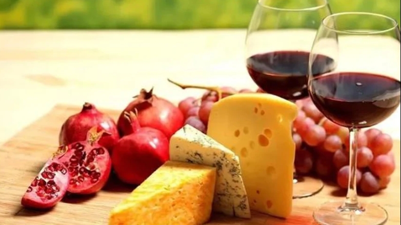 Đừng bao giờ ăn những thực phẩm này khi uống rượu