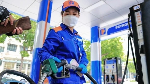 Giá xăng dầu đồng loạt giảm