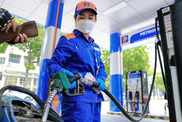 Giá xăng dầu đồng loạt giảm Giá xăng dầu đồng loạt giảm