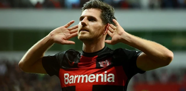 Hai 'đại gia' châu Âu tranh tiền vệ gốc Việt 12 triệu euro Hai 'đại gia' châu Âu tranh tiền vệ gốc Việt 12 triệu euro