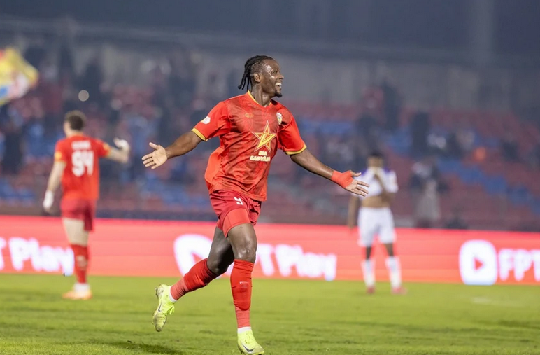 Cầu thủ Europa League ‘bật’ khỏi Hồng Lĩnh Hà Tĩnh Cầu thủ Europa League ‘bật’ khỏi Hồng Lĩnh Hà Tĩnh