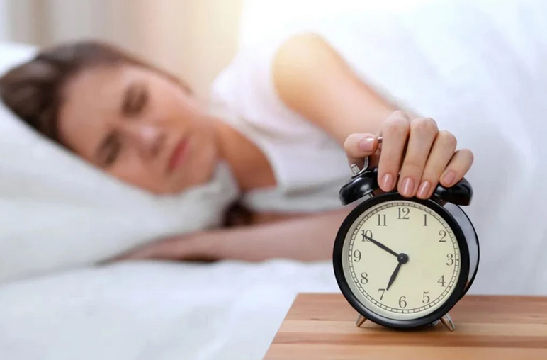 Đồng hồ báo thức hại sức khỏe thế nào?