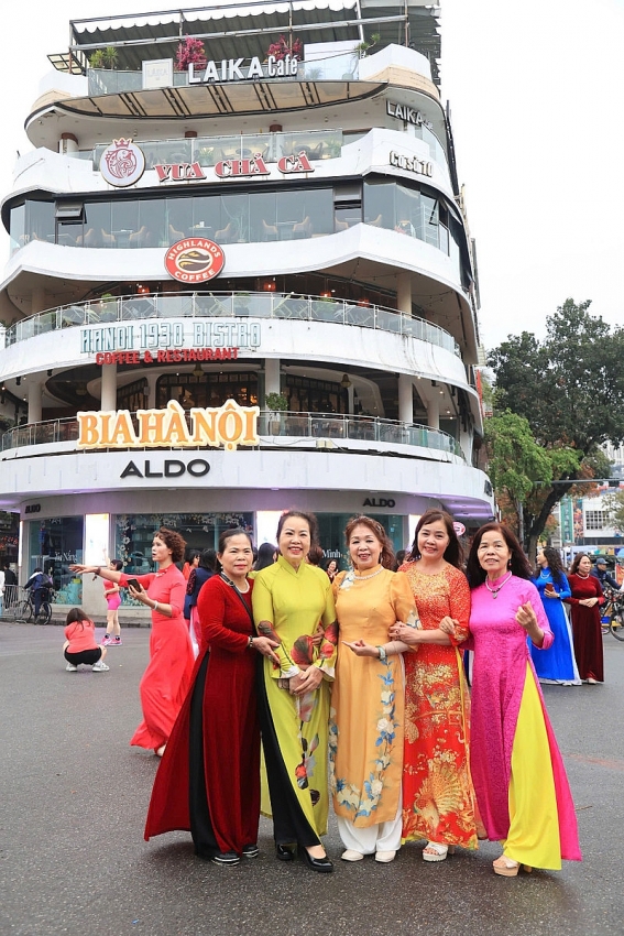 HLV Filipe Luis trở thành ứng viên hàng đầu dẫn dắt Brazil trong thời gian tới. HLV Filipe Luis trở thành ứng viên hàng đầu dẫn dắt Brazil trong thời gian tới.