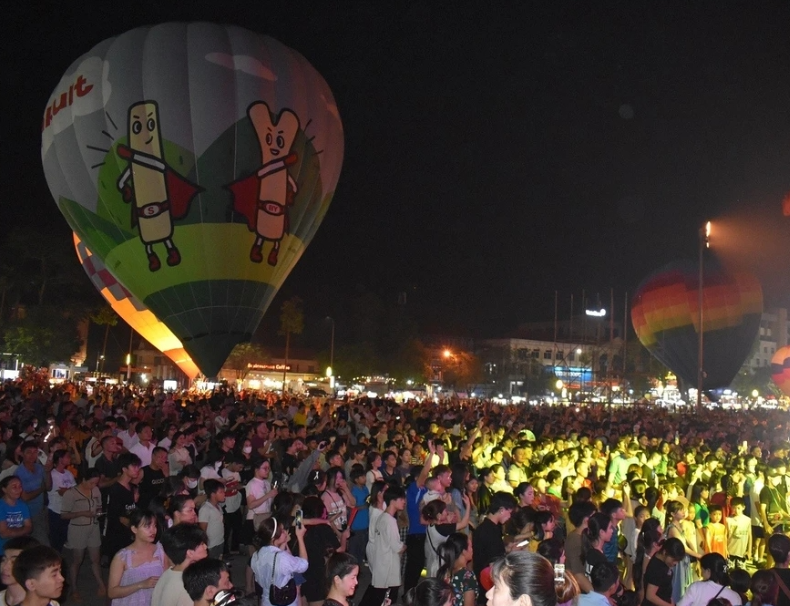 30 khinh khí cầu sẽ xuất hiện tại Vĩnh Phúc dịp lễ 30/4-1/5 30 khinh khí cầu sẽ xuất hiện tại Vĩnh Phúc dịp lễ 30/4-1/5