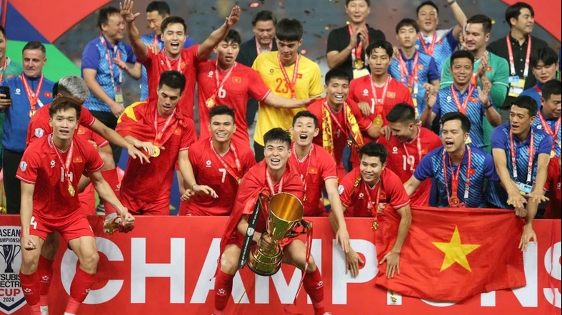 HLV Bồ Đào Nha khen bóng đá Việt Nam