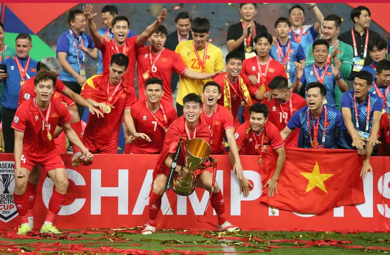 HLV Bồ Đào Nha khen bóng đá Việt Nam