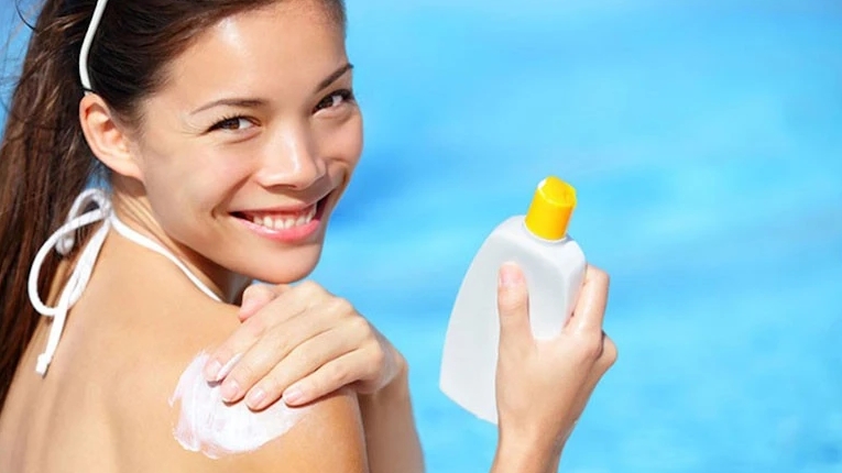 Khi nào có thể không dùng kem chống nắng?