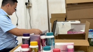 Thu giữ hơn 200.000 sản phẩm vitamin, collagen không rõ nguồn gốc