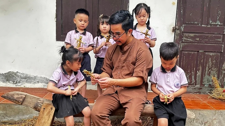 Rơm rạ thành sản phẩm du lịch ở làng cổ Đường Lâm