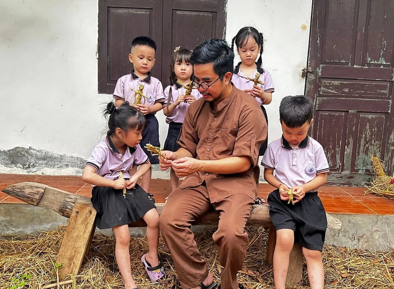 Rơm rạ thành sản phẩm du lịch ở làng cổ Đường Lâm Rơm rạ thành sản phẩm du lịch ở làng cổ Đường Lâm