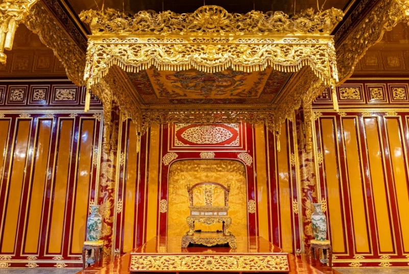 Báo cáo ban đầu vụ xâm hại Ngai vua triều Nguyễn Báo cáo ban đầu vụ xâm hại Ngai vua triều Nguyễn