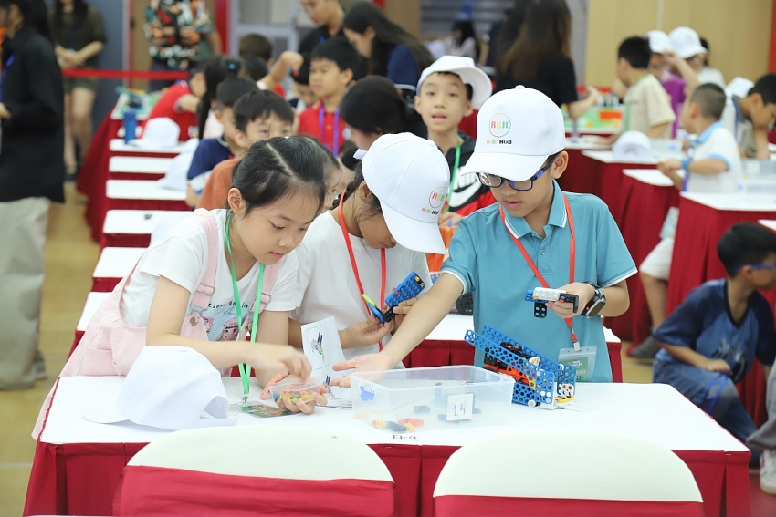 Chung kết STEAMCUP 2024 - 2025: Học sinh Hà Nội tranh tài mô phỏng cứu trợ thiên tai Chung kết STEAMCUP 2024 - 2025: Học sinh Hà Nội tranh tài mô phỏng cứu trợ thiên tai