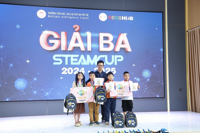 Chung kết STEAMCUP 2024 - 2025: Học sinh Hà Nội tranh tài mô phỏng cứu trợ thiên tai Chung kết STEAMCUP 2024 - 2025: Học sinh Hà Nội tranh tài mô phỏng cứu trợ thiên tai