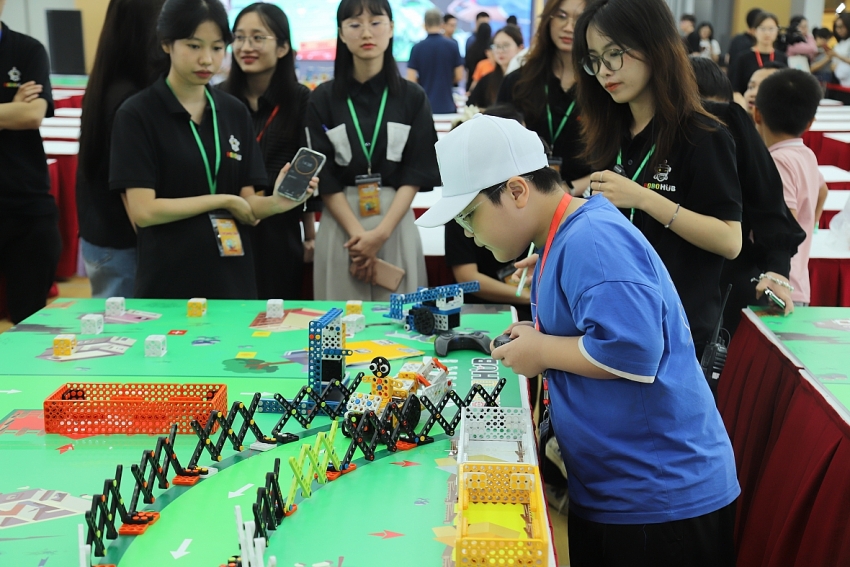 Chung kết STEAMCUP 2024 - 2025: Học sinh Hà Nội tranh tài mô phỏng cứu trợ thiên tai Chung kết STEAMCUP 2024 - 2025: Học sinh Hà Nội tranh tài mô phỏng cứu trợ thiên tai