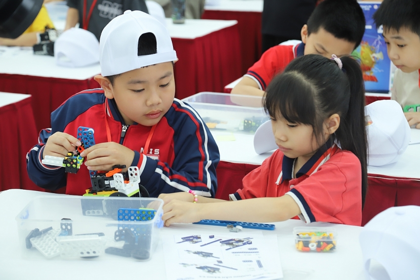 Chung kết STEAMCUP 2024 - 2025: Học sinh Hà Nội tranh tài mô phỏng cứu trợ thiên tai Chung kết STEAMCUP 2024 - 2025: Học sinh Hà Nội tranh tài mô phỏng cứu trợ thiên tai