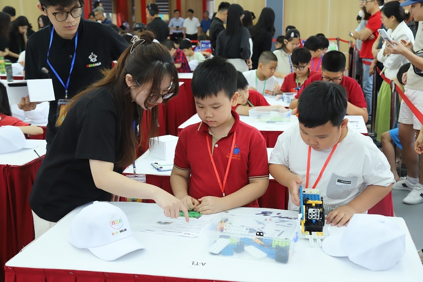 Chung kết STEAMCUP 2024 - 2025: Học sinh Hà Nội tranh tài mô phỏng cứu trợ thiên tai Chung kết STEAMCUP 2024 - 2025: Học sinh Hà Nội tranh tài mô phỏng cứu trợ thiên tai