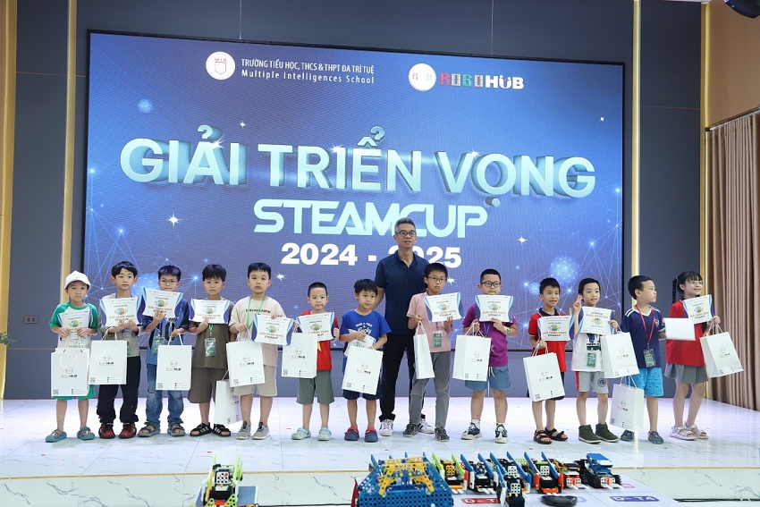 Chung kết STEAMCUP 2024 - 2025: Học sinh Hà Nội tranh tài mô phỏng cứu trợ thiên tai Chung kết STEAMCUP 2024 - 2025: Học sinh Hà Nội tranh tài mô phỏng cứu trợ thiên tai