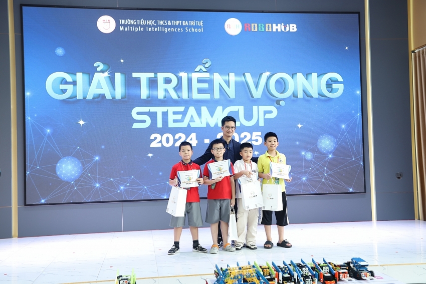Chung kết STEAMCUP 2024 - 2025: Học sinh Hà Nội tranh tài mô phỏng cứu trợ thiên tai Chung kết STEAMCUP 2024 - 2025: Học sinh Hà Nội tranh tài mô phỏng cứu trợ thiên tai