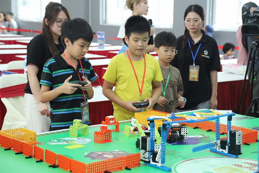 Chung kết STEAMCUP 2024 - 2025: Học sinh Hà Nội tranh tài mô phỏng cứu trợ thiên tai Chung kết STEAMCUP 2024 - 2025: Học sinh Hà Nội tranh tài mô phỏng cứu trợ thiên tai