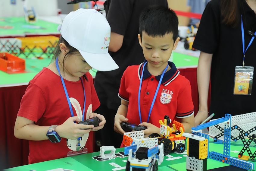 Chung kết STEAMCUP 2024 - 2025: Học sinh Hà Nội tranh tài mô phỏng cứu trợ thiên tai Chung kết STEAMCUP 2024 - 2025: Học sinh Hà Nội tranh tài mô phỏng cứu trợ thiên tai