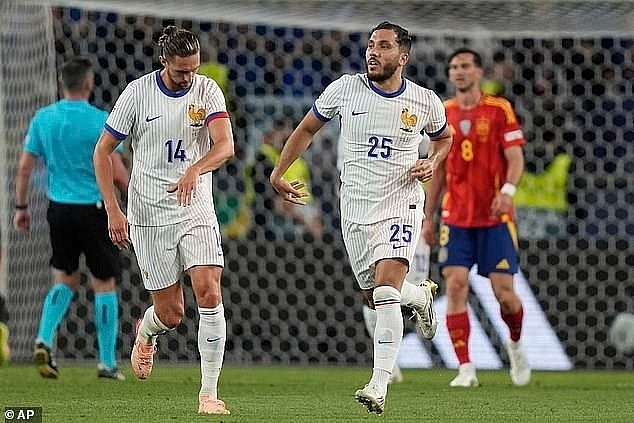 Ghi cú đúp giúp Tây Ban Nha hạ Pháp, thần đồng Yamal bắt chước Ronaldo Ghi cú đúp giúp Tây Ban Nha hạ Pháp, thần đồng Yamal bắt chước Ronaldo