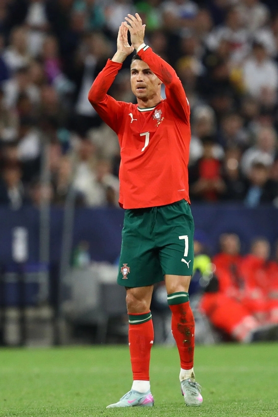 Ghi cú đúp giúp Tây Ban Nha hạ Pháp, thần đồng Yamal bắt chước Ronaldo Ghi cú đúp giúp Tây Ban Nha hạ Pháp, thần đồng Yamal bắt chước Ronaldo