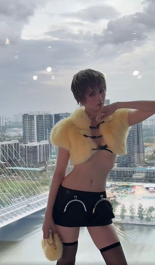 Ngọc Trinh khiến ai nấy không nhận ra trong bộ ảnh mới Ngọc Trinh khiến ai nấy không nhận ra trong bộ ảnh mới