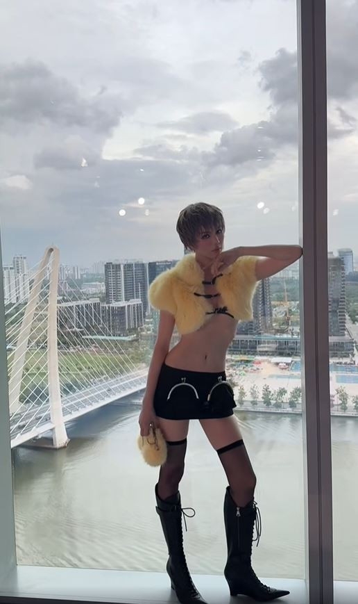 Ngọc Trinh khiến ai nấy không nhận ra trong bộ ảnh mới Ngọc Trinh khiến ai nấy không nhận ra trong bộ ảnh mới