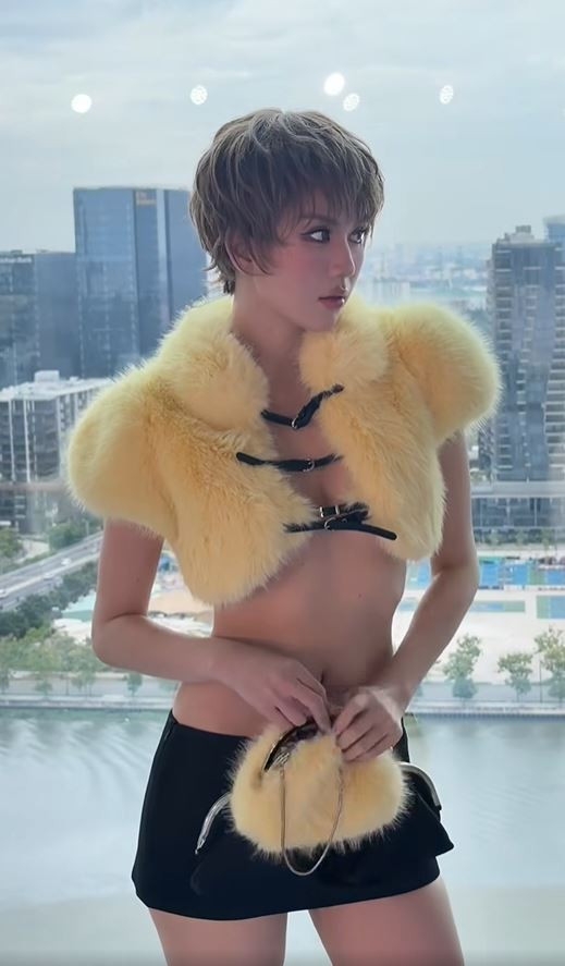 Ngọc Trinh khiến ai nấy không nhận ra trong bộ ảnh mới Ngọc Trinh khiến ai nấy không nhận ra trong bộ ảnh mới