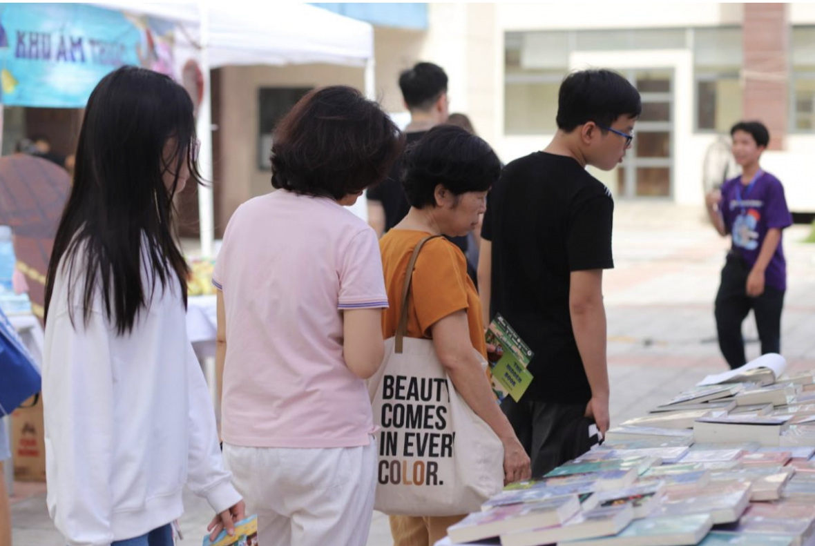 Cuộc phiêu lưu đến Thị Trấn Bohemian Trong Lòng Núi Lửa đầy đặc sắc cùng The Hidden Book 2025 Cuộc phiêu lưu đến Thị Trấn Bohemian Trong Lòng Núi Lửa đầy đặc sắc cùng The Hidden Book 2025