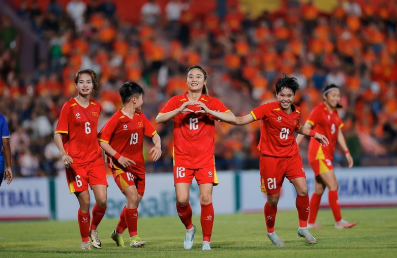 Tuyển nữ Việt Nam tiếp tục bỏ xa Thái Lan trên bảng xếp hạng FIFA Tuyển nữ Việt Nam tiếp tục bỏ xa Thái Lan trên bảng xếp hạng FIFA