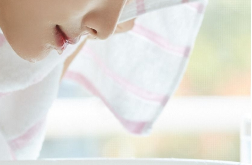 Rửa mặt bằng khăn có hại da không? Rửa mặt bằng khăn có hại da không?