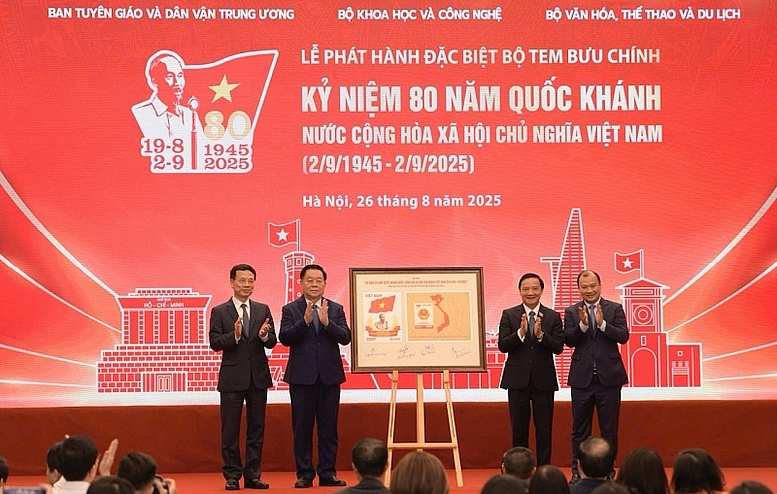 Phát hành bộ tem bưu chính đặc biệt kỷ niệm 80 năm Quốc khánh Phát hành bộ tem bưu chính đặc biệt kỷ niệm 80 năm Quốc khánh