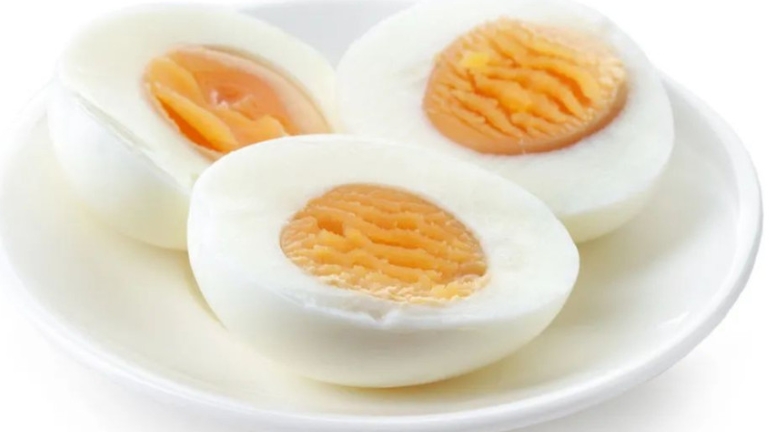 Ăn trứng luộc thường xuyên tốt hay hại gan?